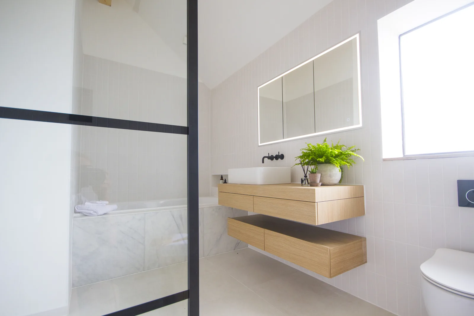 Cheltenham Modern Bathroom — project photograph 4